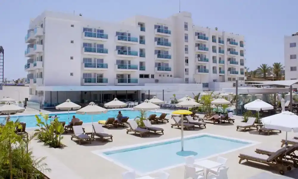 KAPETANIOS BAY HOTEL