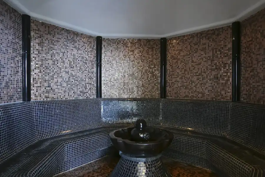 Alexandra Elegance Bridging Generations